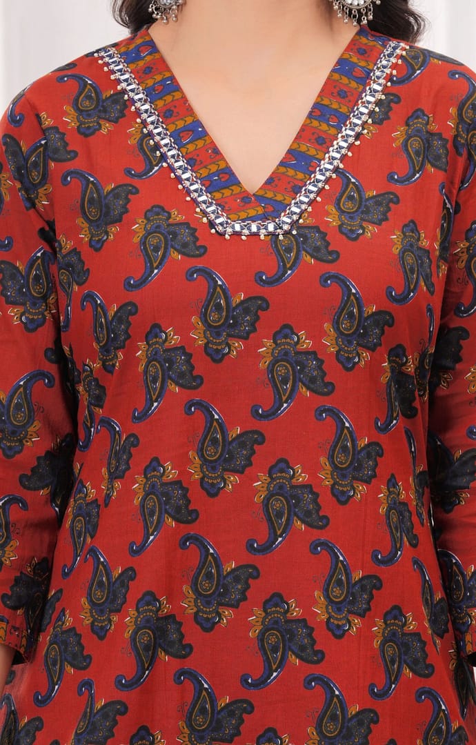 Maroon Printed Cotton V-Neck Threadwork Festive Suit - Image 2